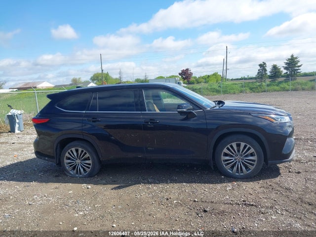 Auction sale of the 2021 Toyota Highlander Platinum, vin: 5TDFZRBH1MS107018, lot number: 12606407