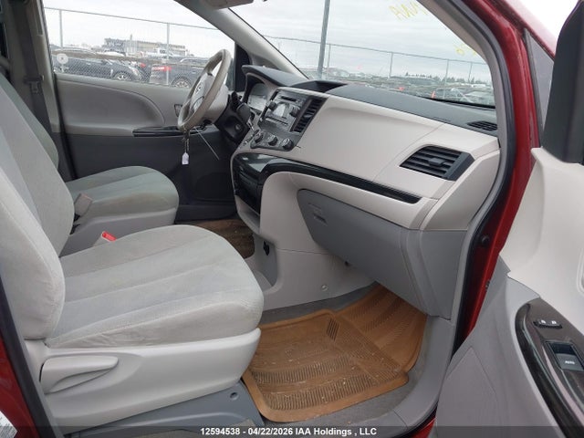 2013 Toyota Sienna V6 7 Passenger მანქანა იყიდება აუქციონზე, vin: 5TDZK3DC9DS373547, აუქციონის ნომერი: 12594538