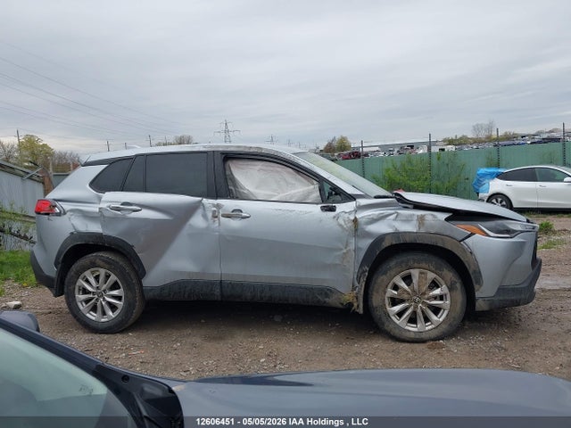 12606451 :رقم المزاد ، 7MUCAAAG9PV057015 vin ، 2023 Toyota Corolla Cross Le مزاد بيع