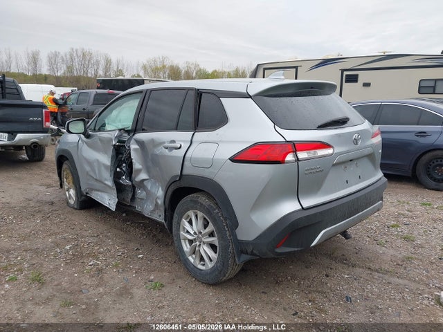 12606451 :رقم المزاد ، 7MUCAAAG9PV057015 vin ، 2023 Toyota Corolla Cross Le مزاد بيع