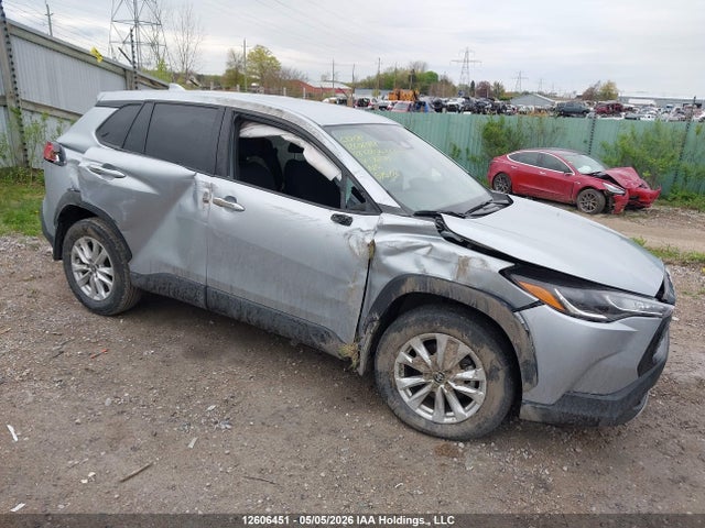 12606451 :رقم المزاد ، 7MUCAAAG9PV057015 vin ، 2023 Toyota Corolla Cross Le مزاد بيع