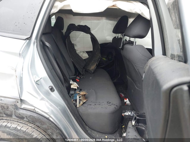 12606451 :رقم المزاد ، 7MUCAAAG9PV057015 vin ، 2023 Toyota Corolla Cross Le مزاد بيع
