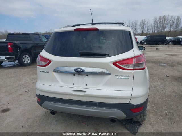 1FMCU0J98EUA71943 Ford Escape Titanium