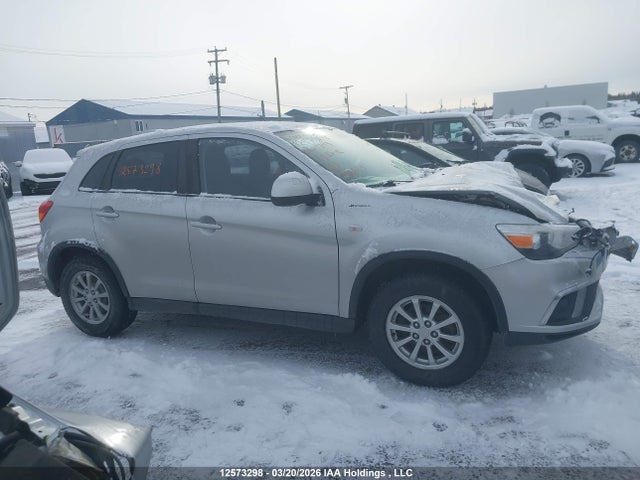 JA4AJ3AU0JU601319 Mitsubishi RVR SE