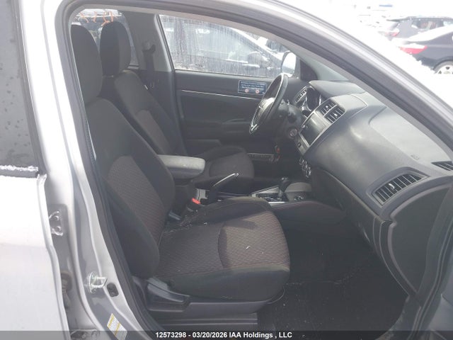 JA4AJ3AU0JU601319 Mitsubishi RVR SE