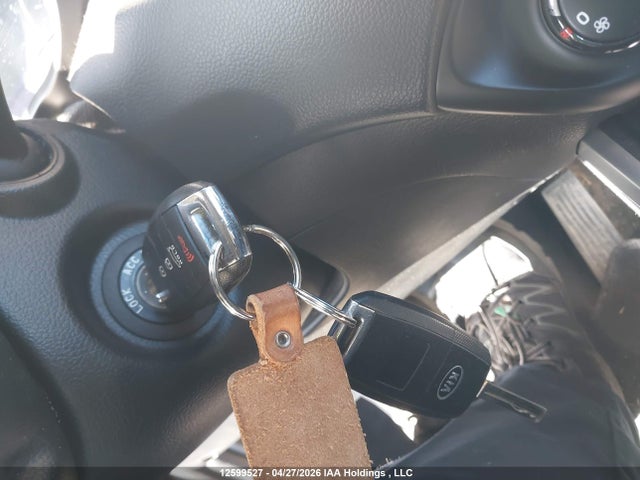 2014 Kia Rondo Lx მანქანა იყიდება აუქციონზე, vin: KNAHT8A32E7025883, აუქციონის ნომერი: 12599527