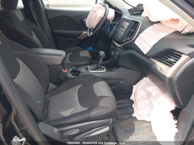 1C4PJLAB0HW571770 Jeep Cherokee Sport