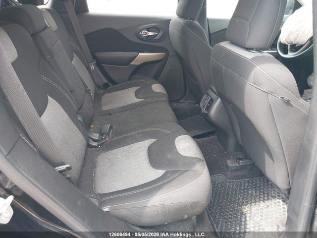 1C4PJLAB0HW571770 Jeep Cherokee Sport