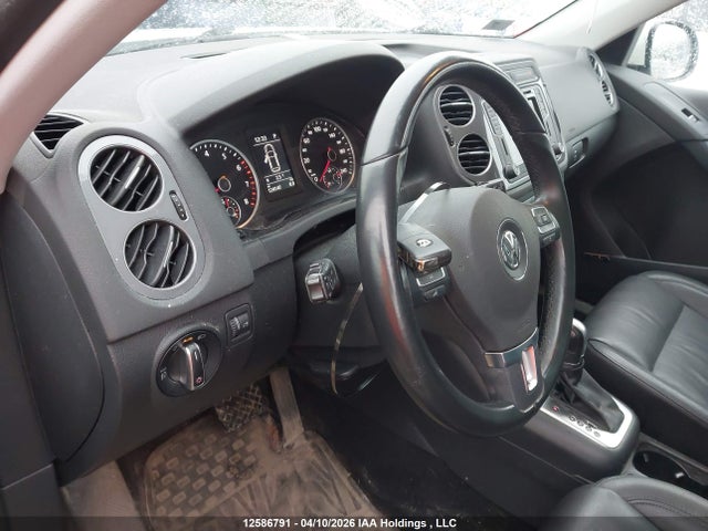 WVGLV7AX5HW504647 Volkswagen Tiguan