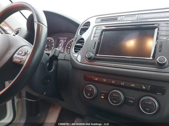 WVGLV7AX5HW504647 Volkswagen Tiguan