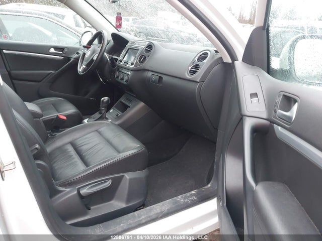 WVGLV7AX5HW504647 Volkswagen Tiguan