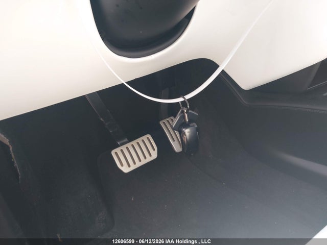 Tesla MODEL X 2019 5YJXCBE25KF202526 Image 11