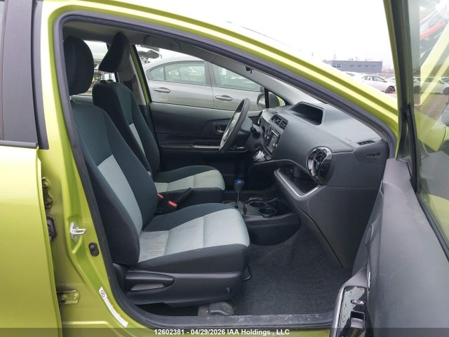 JTDKDTB32F1095928 Toyota Prius C Technology