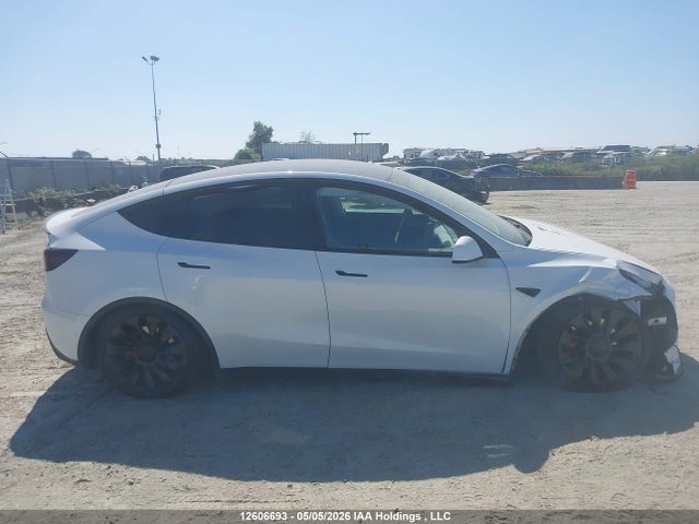 Tesla Model Y 2022 7SAYGDEF7NF464062 Image 12