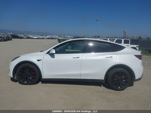 Tesla Model Y 2022 7SAYGDEF7NF464062 Image 13