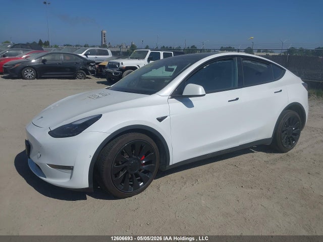 Tesla Model Y 2022 7SAYGDEF7NF464062 Image 2
