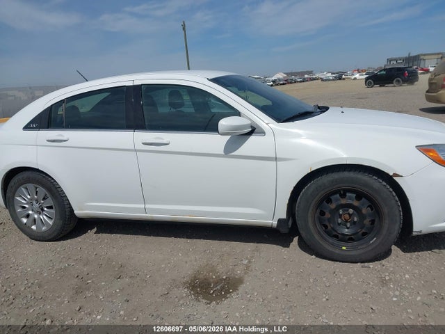 Chrysler 200 LX 2014 1C3CCBABXEN229607 Image 13