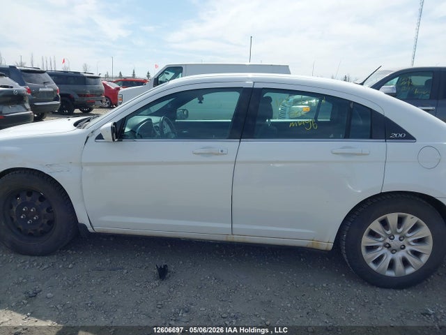 Chrysler 200 LX 2014 1C3CCBABXEN229607 Image 14