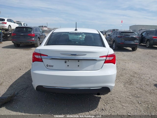 Chrysler 200 LX 2014 1C3CCBABXEN229607 Image 16