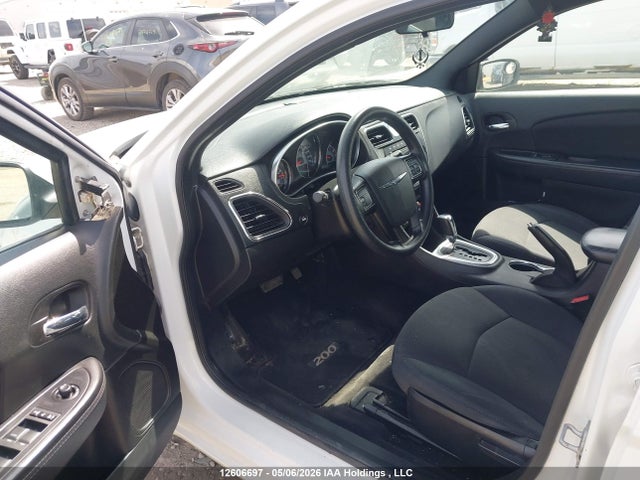 Chrysler 200 LX 2014 1C3CCBABXEN229607 Image 18