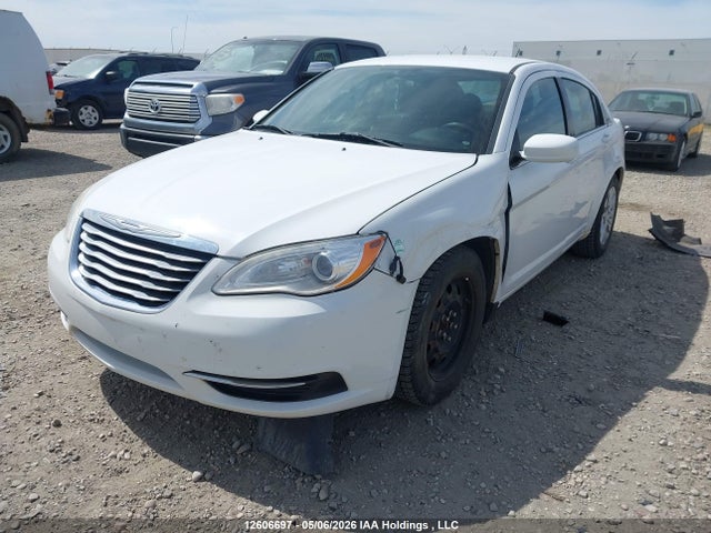 Chrysler 200 LX 2014 1C3CCBABXEN229607 Image 2