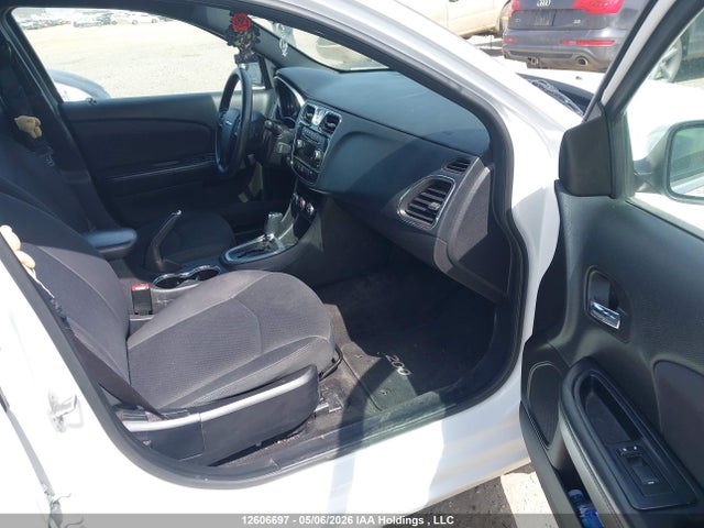 Chrysler 200 LX 2014 1C3CCBABXEN229607 Image 5