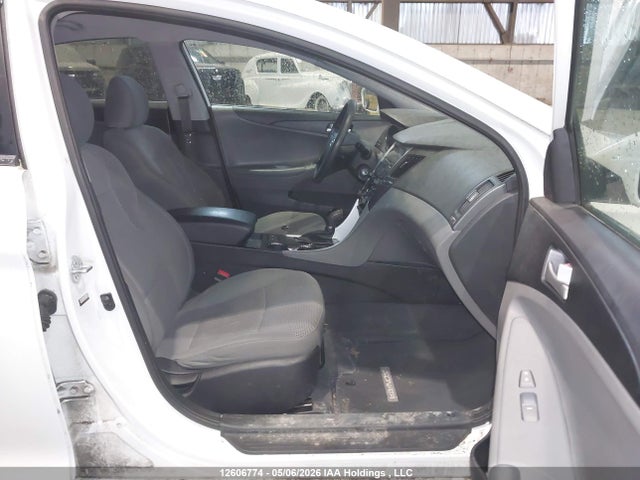 2013 Hyundai Sonata Gl მანქანა იყიდება აუქციონზე, vin: 5NPEB4AC2DH582465, აუქციონის ნომერი: 12606774