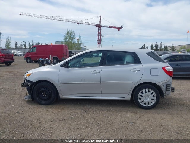 12606780 :رقم المزاد ، 2T1KU4EE9DC930936 vin ، 2013 Toyota Matrix Wagon مزاد بيع