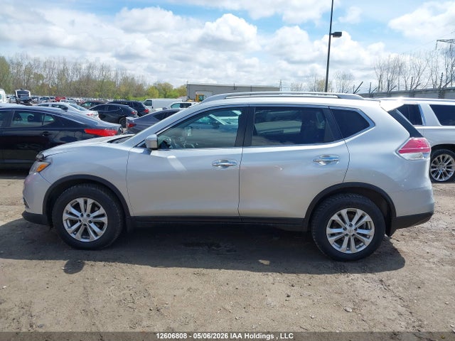 2015 Nissan Rogue S/sl/sv მანქანა იყიდება აუქციონზე, vin: 5N1AT2MV8FC813845, აუქციონის ნომერი: 12606808