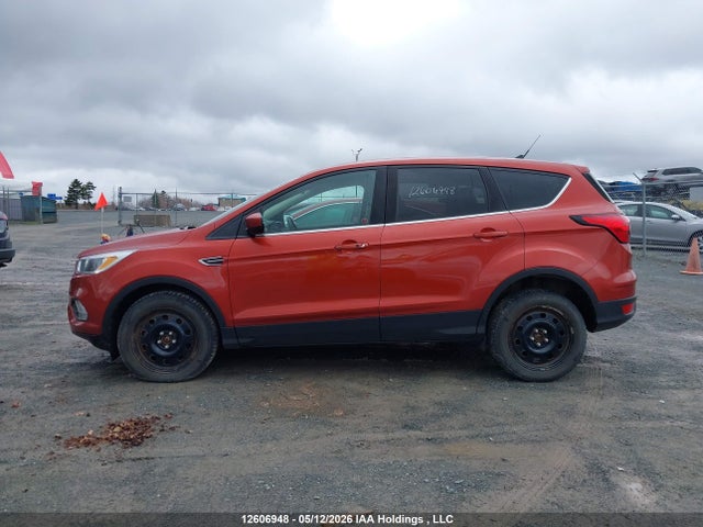 1FMCU9GD6KUA22008 Ford ESCAPE SE