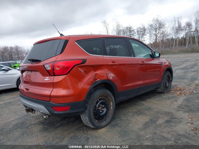 1FMCU9GD6KUA22008 Ford ESCAPE SE