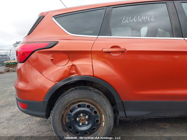 1FMCU9GD6KUA22008 Ford ESCAPE SE