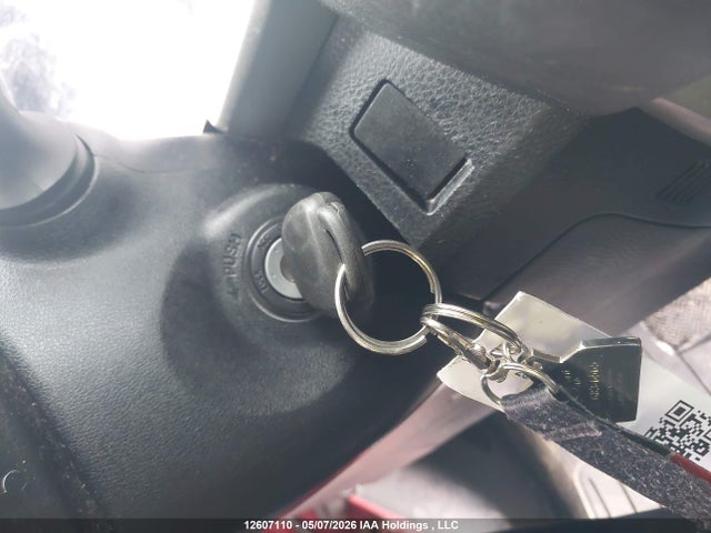 2T3ZFREV7FW205950 Toyota RAV4 LE