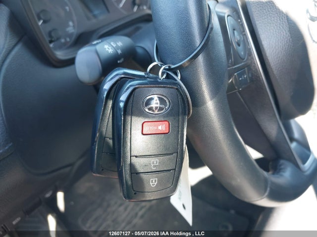 7MUCAABG2RV117413 Toyota Corolla Cross Le