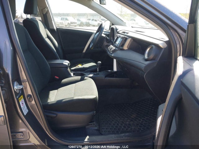12607270 :رقم المزاد ، 2T3BFREV0FW238712 vin ، 2015 Toyota Rav4 Le مزاد بيع