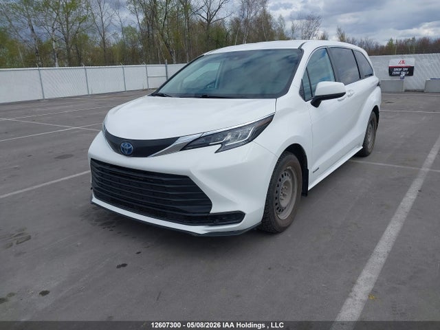 Toyota Sienna 2021 5TDGRKEC5MS054092 Image 2