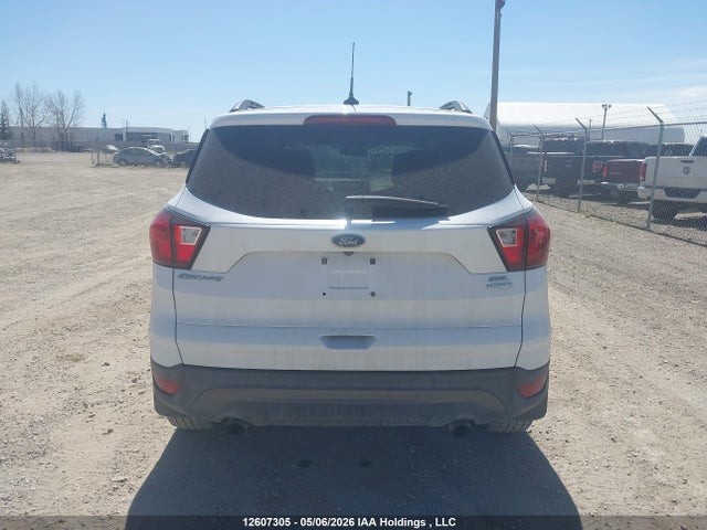 1FMCU0HD4KUA83223 Ford ESCAPE SEL