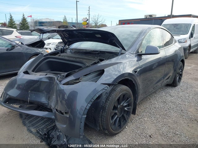 Tesla Model Y Long Range 2023 7SAYGDEE7PF591730 Image 2