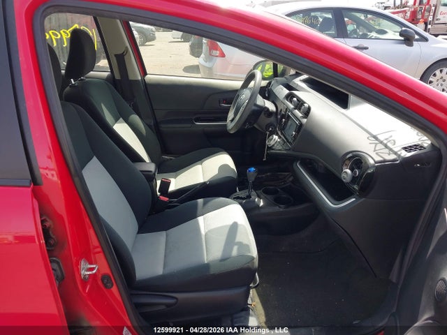 JTDKDTB37G1117519 Toyota Prius C Technology