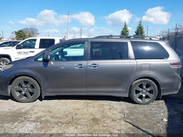 2018 Toyota Sienna Se/se Premium მანქანა იყიდება აუქციონზე, vin: 5TDXZ3DC0JS902463, აუქციონის ნომერი: 12607400