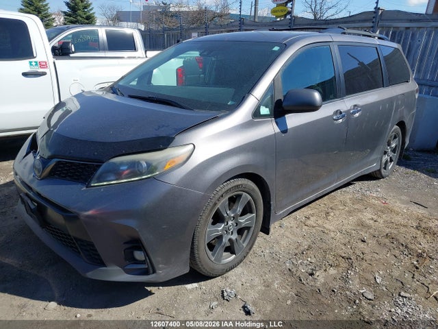2018 Toyota Sienna Se/se Premium მანქანა იყიდება აუქციონზე, vin: 5TDXZ3DC0JS902463, აუქციონის ნომერი: 12607400