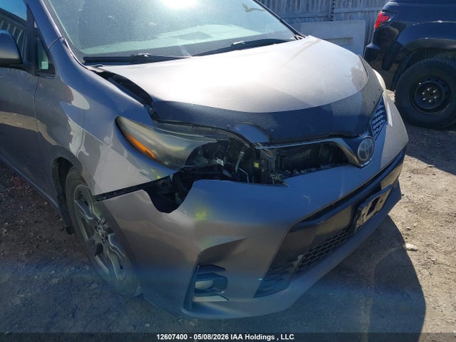 2018 Toyota Sienna Se/se Premium მანქანა იყიდება აუქციონზე, vin: 5TDXZ3DC0JS902463, აუქციონის ნომერი: 12607400