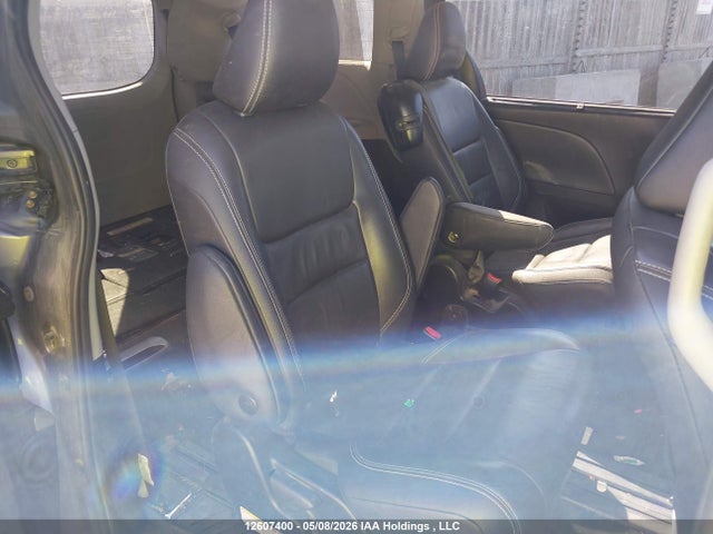 2018 Toyota Sienna Se/se Premium მანქანა იყიდება აუქციონზე, vin: 5TDXZ3DC0JS902463, აუქციონის ნომერი: 12607400