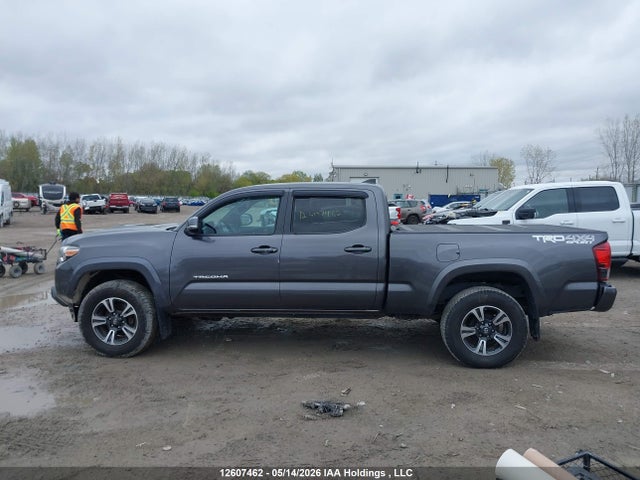 12607462 :رقم المزاد ، 5TFDZ5BN9JX029731 vin ، 2018 Toyota Tacoma Dbl Cab/sr5/trd Sport/or مزاد بيع