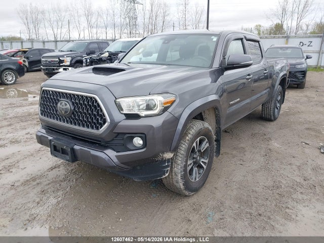 12607462 :رقم المزاد ، 5TFDZ5BN9JX029731 vin ، 2018 Toyota Tacoma Dbl Cab/sr5/trd Sport/or مزاد بيع