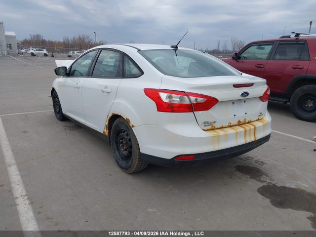 Ford FOCUS SE 2014 1FADP3F20EL177960 Image 3