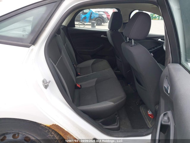Ford FOCUS SE 2014 1FADP3F20EL177960 Image 8