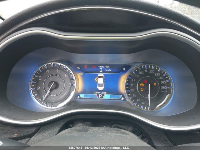 12607645 :رقم المزاد ، 1C3CCCCG5FN606781 vin ، 2015 Chrysler 200 C مزاد بيع