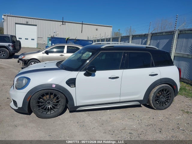 Mini Countryman Cooper 2018 WMZYV5C37J3E04438 Image 14