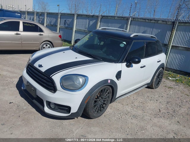 Mini Countryman Cooper 2018 WMZYV5C37J3E04438 Image 2